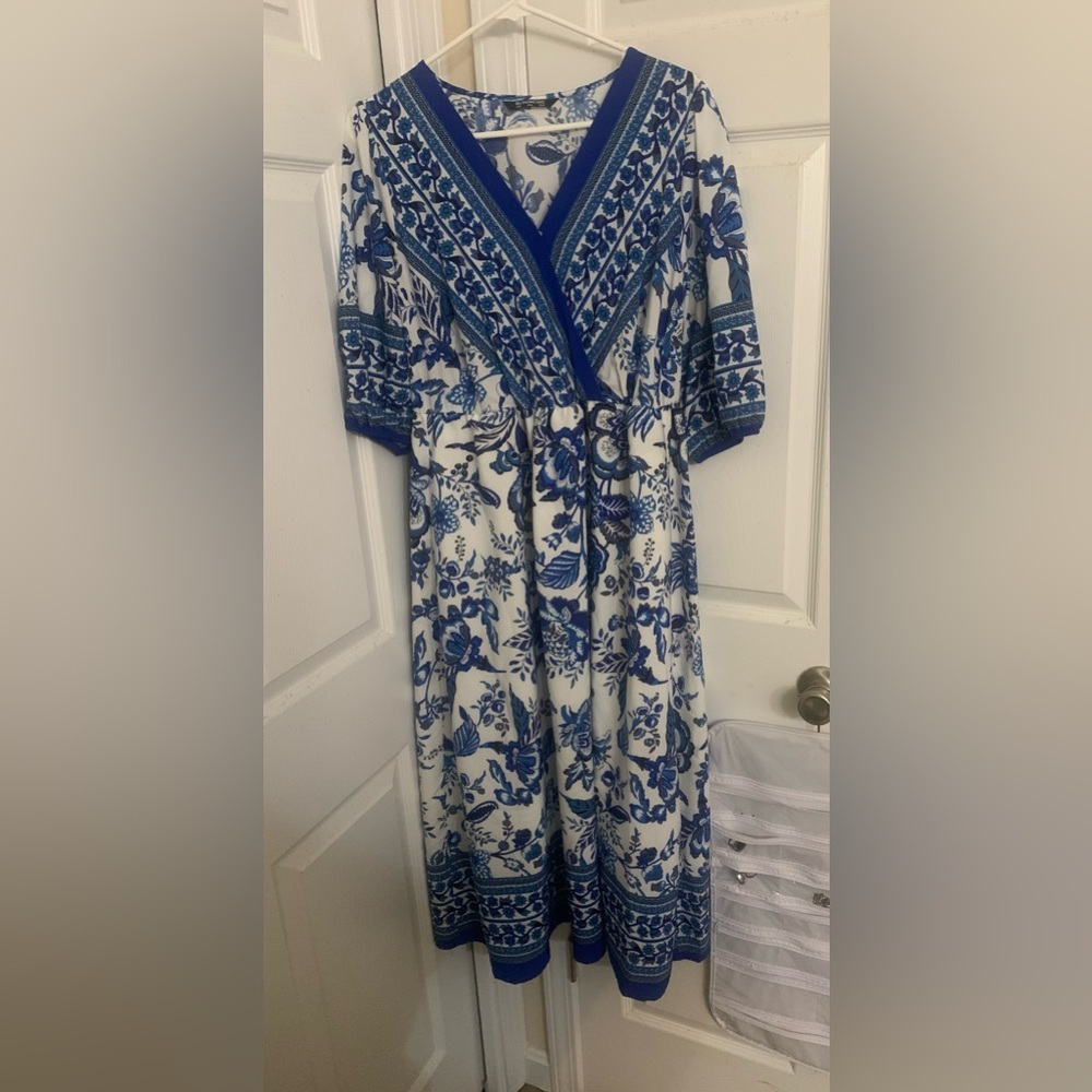 Bloomchic Sz 10 Dress 
MIDI blue white